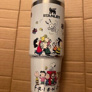 Stanley White Tumbler with Peanuts Characters 30 oz